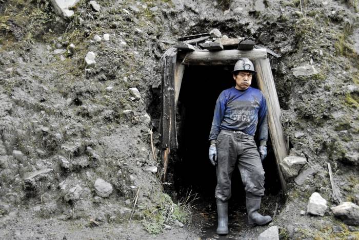 Old Fashioned Coal Mining, Peru